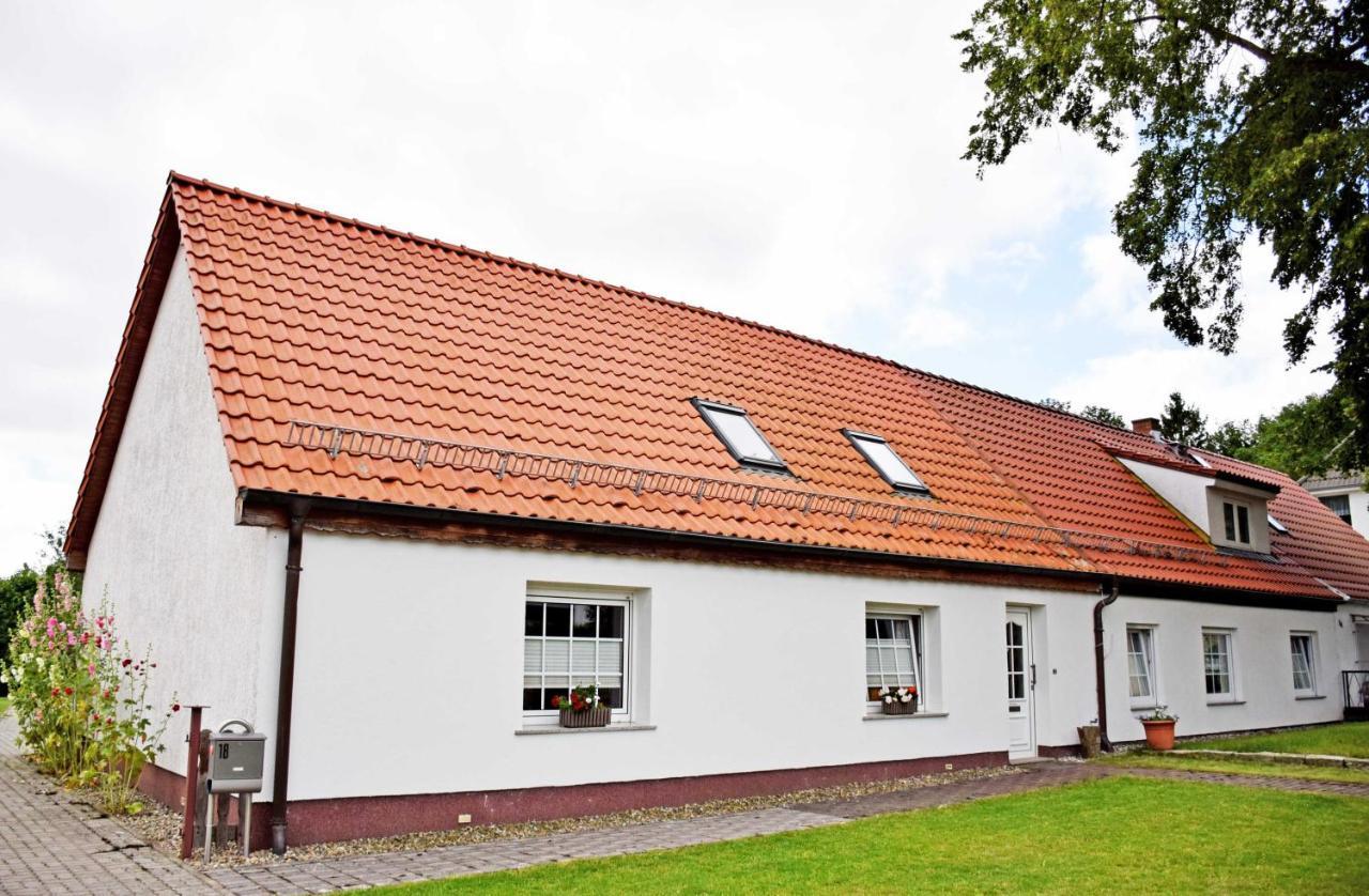 Ferienwohnungen auf dem Pommernhof Samtens Exterior foto